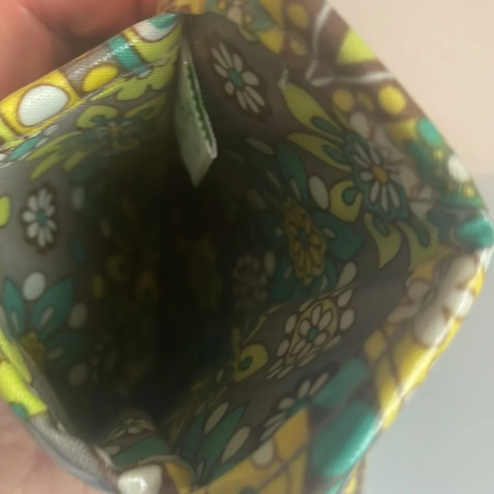 Vera Bradley Lemon parfait cell phone wristlet Retired nwots vinyl all weather